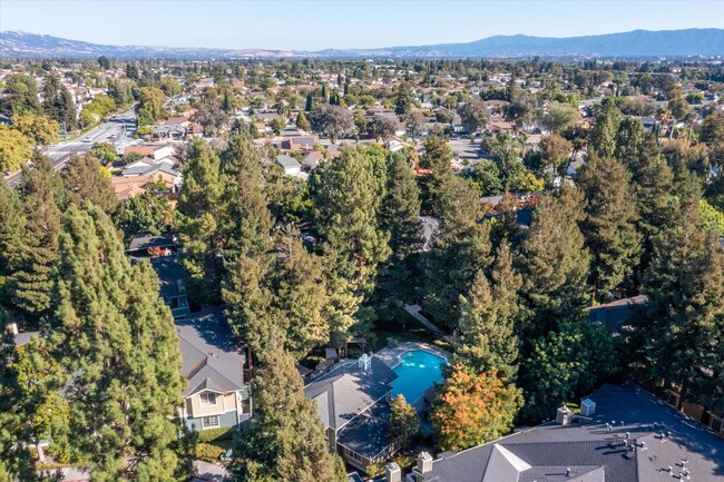 Building Photo - 2702 Somerset Park Cir