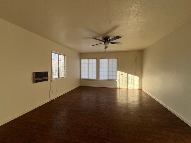 Building Photo - 3 Bedroom 1 Bathroom House with Huge Fenced Yard Near Schools, Park & Community Pool