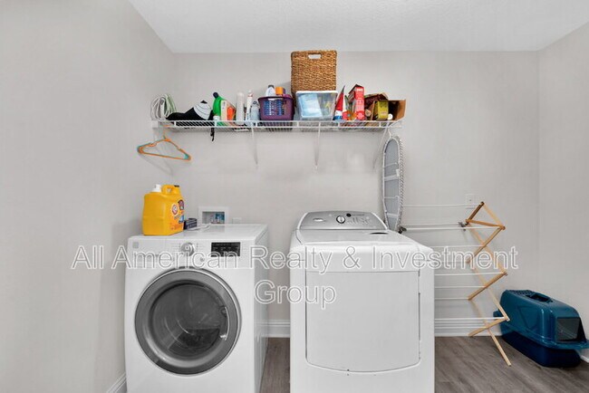 Building Photo - 8001 Silver Maple Dr