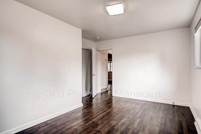 Building Photo - 3930 Bryant St