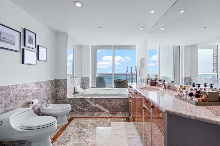 Building Photo - 1643 Brickell Ave