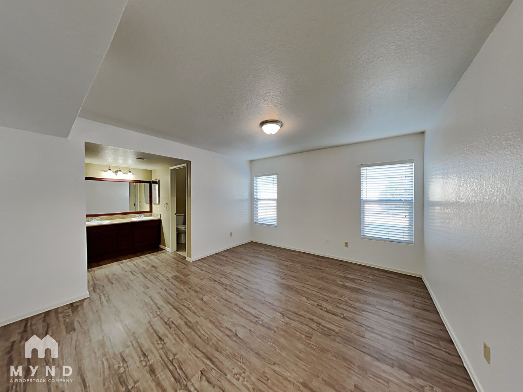 Building Photo - 10037 E Stella Rd