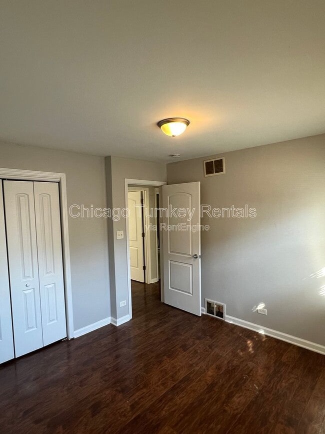 Building Photo - 17504 Oakwood Dr