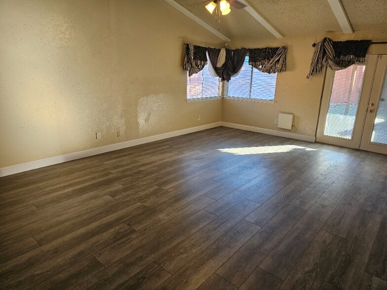 Building Photo - 1733 Crystal Way