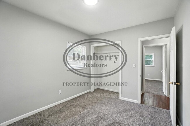 Building Photo - 822 Searles Rd