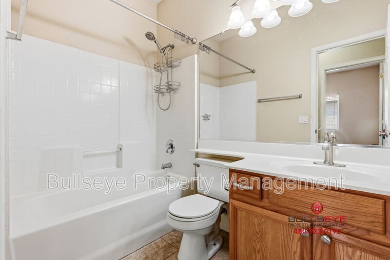 Building Photo - 3736 E Woodside Way