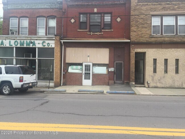Primary Photo - 213 W Market St