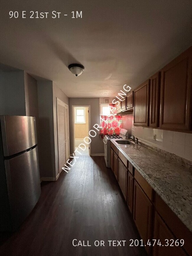 Building Photo - 90 E 21st St