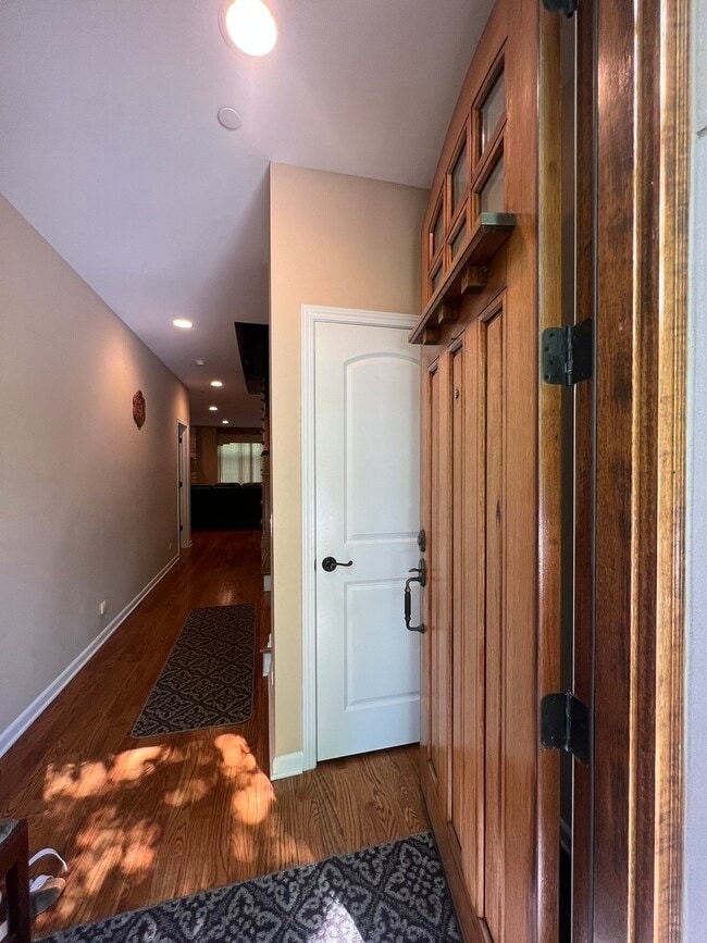 Building Photo - 1231 Caroline Ct