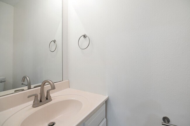 Building Photo - 4766 Pontchartrain Dr