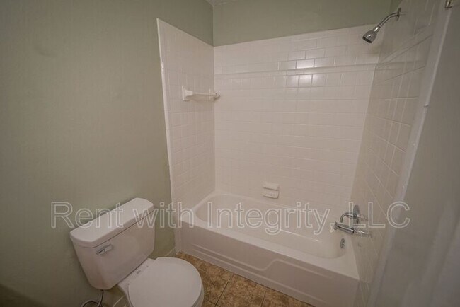 Building Photo - 2304 Hartsfield Ct