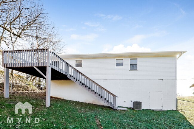 Building Photo - 1017 Mountain Dr