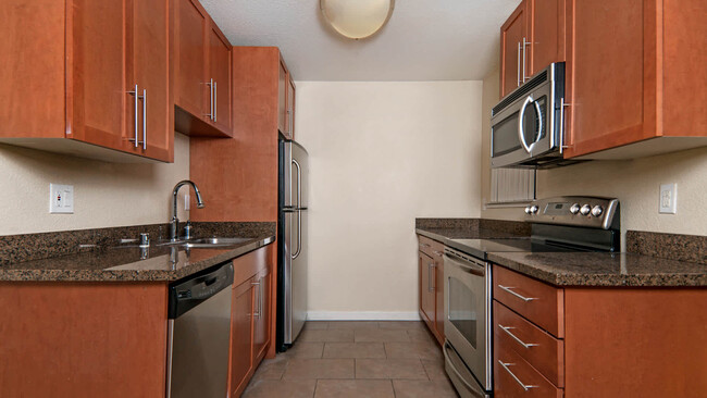 Kitchen with Stainless Steel Appliances - Verde