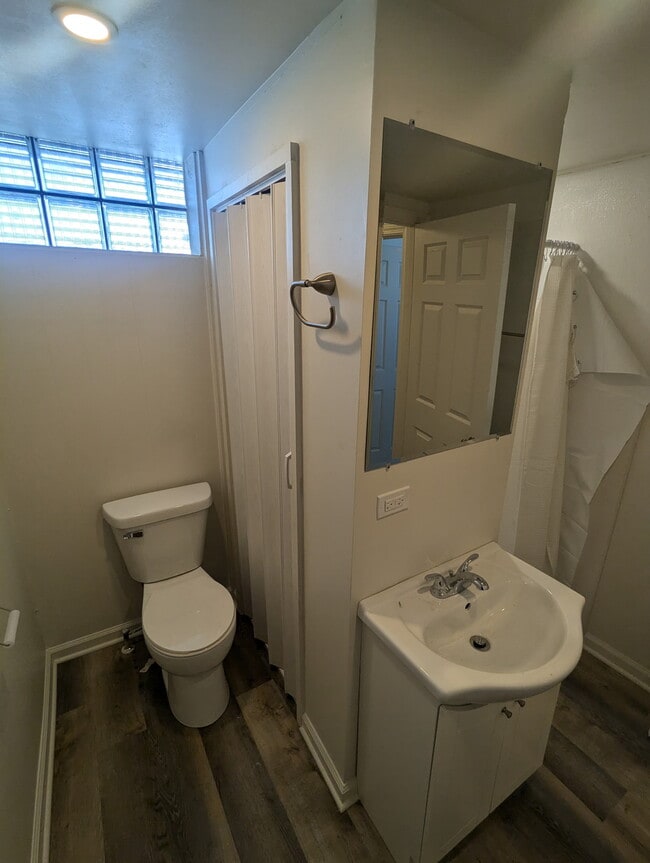 Building Photo - 4014 S Beaumont Ave