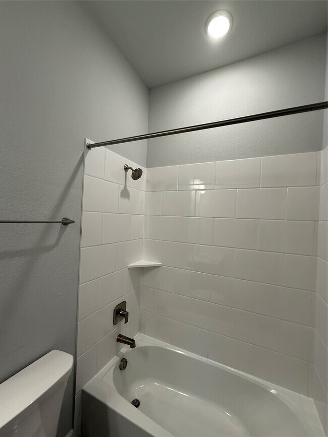 Building Photo - 10526 William Pk Dr