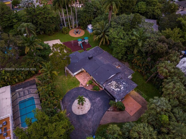 Building Photo - 2100 SW 28th Way