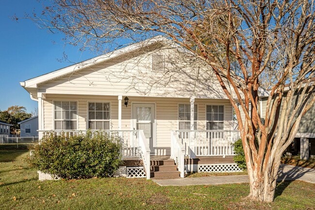 Building Photo - Cute Rental Home Downtown Biloxi