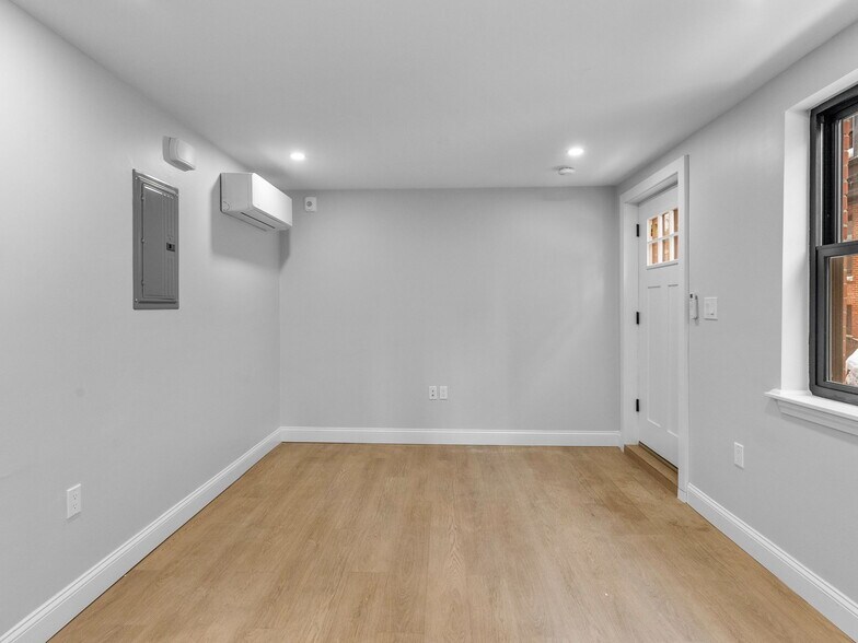 Building Photo - 2 Hull Street Ct