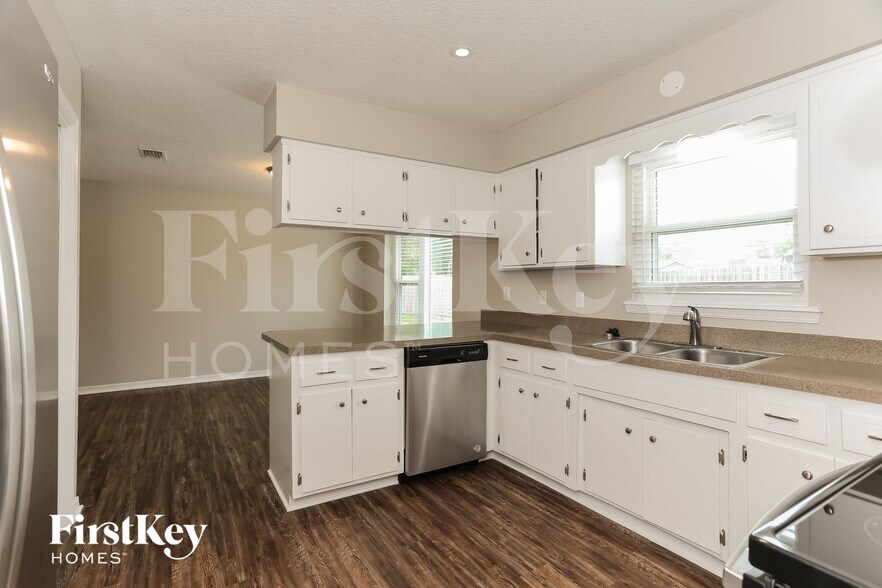 Building Photo - 800 Driftwood Pl