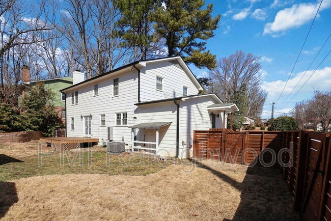 Building Photo - 322 E Millbrook Rd