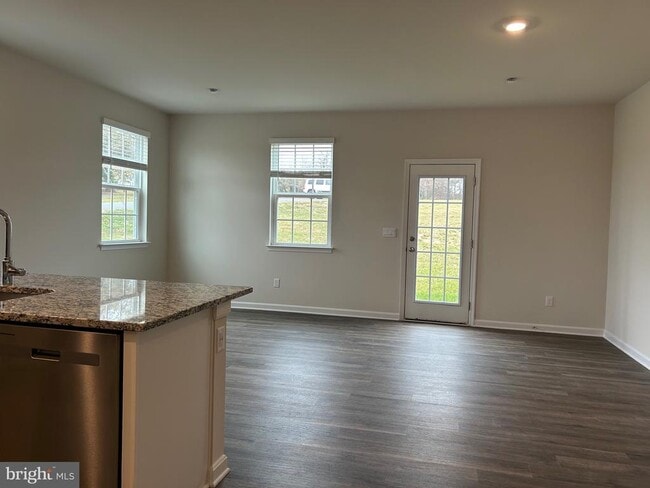 Building Photo - 115 Rae Ct