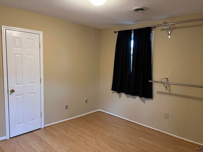 Building Photo - 212 Highland Dr