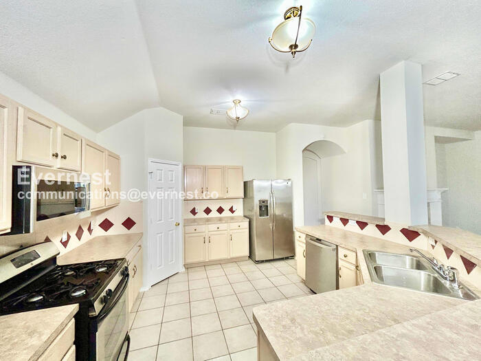 Building Photo - 233 Wagon Wheel Dr