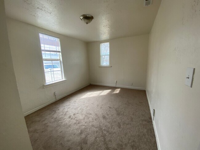 Building Photo - 856 S 900 W