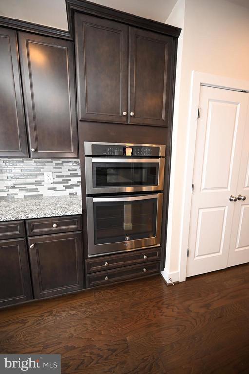 Building Photo - 2413 Glenallan Ave