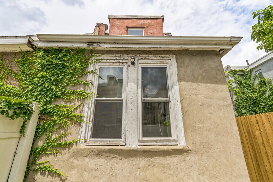 Building Photo - 1124 W Nevada St