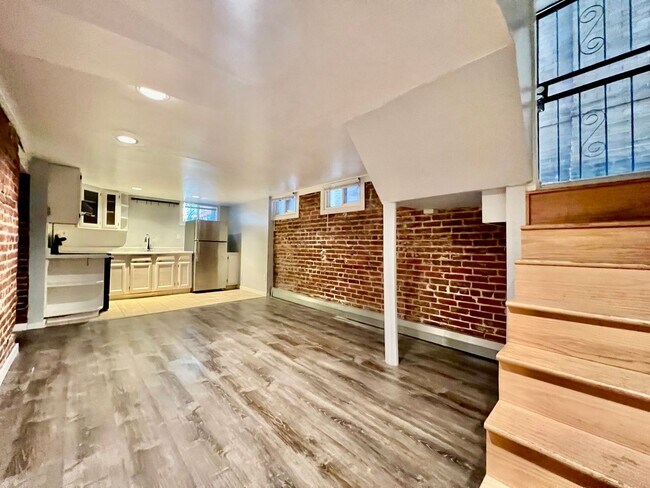 Building Photo - Charming two-bedroom unit in Capitol Hill