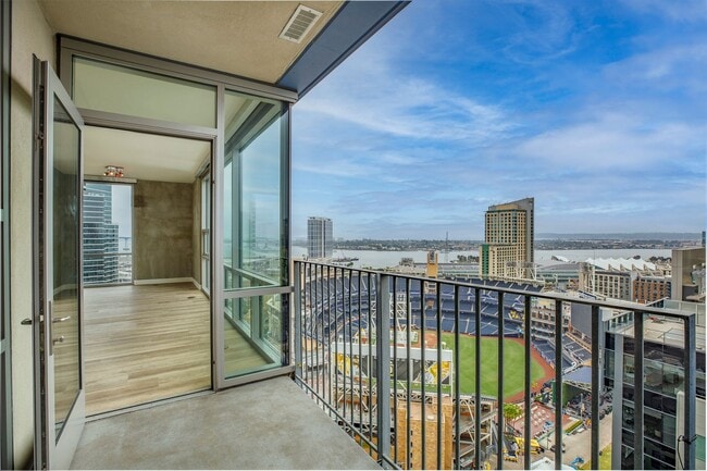 Building Photo - S/W Facing Icon Penthouse with Spectular Ballpark, Bay, and Ocean Views