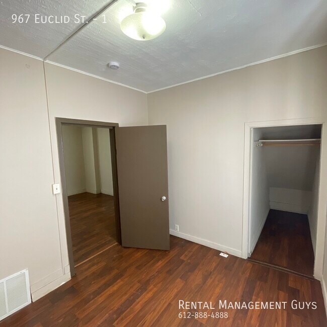 Building Photo - 967 Euclid St