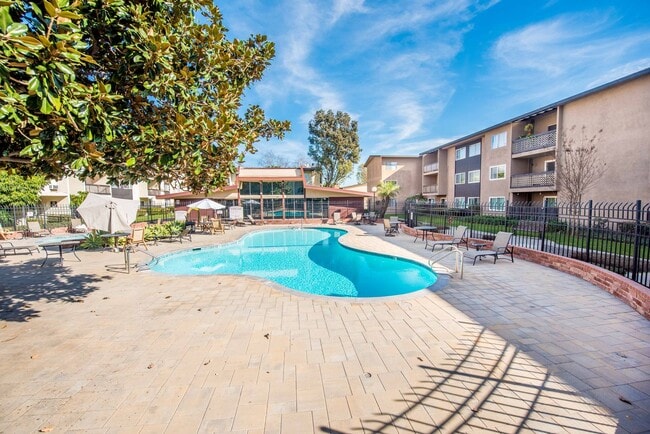 Building Photo - Remodeled Seal Beach Condo