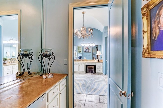 Building Photo - 100 S Creekside Ct