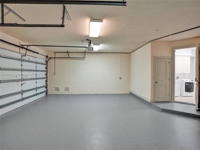 Building Photo - 16291 Bristol Pointe Dr