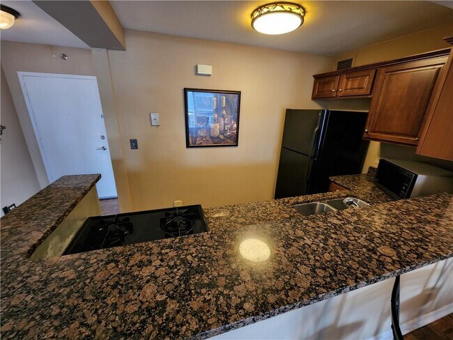 Building Photo - 620 Peachtree St NE