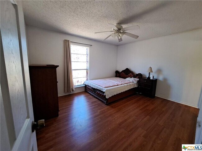 Building Photo - 2308 Lily Dr