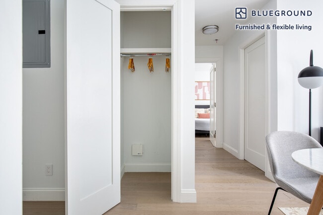 Building Photo - 915 West End Ave