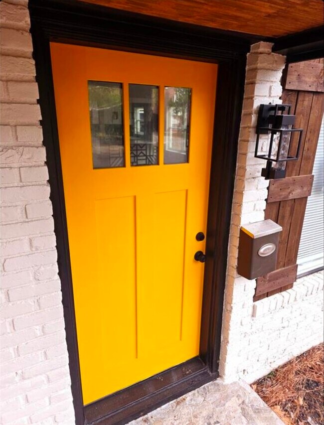 Building Photo - 2105 Sheridan St