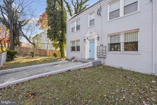 Building Photo - 405 34th St SE