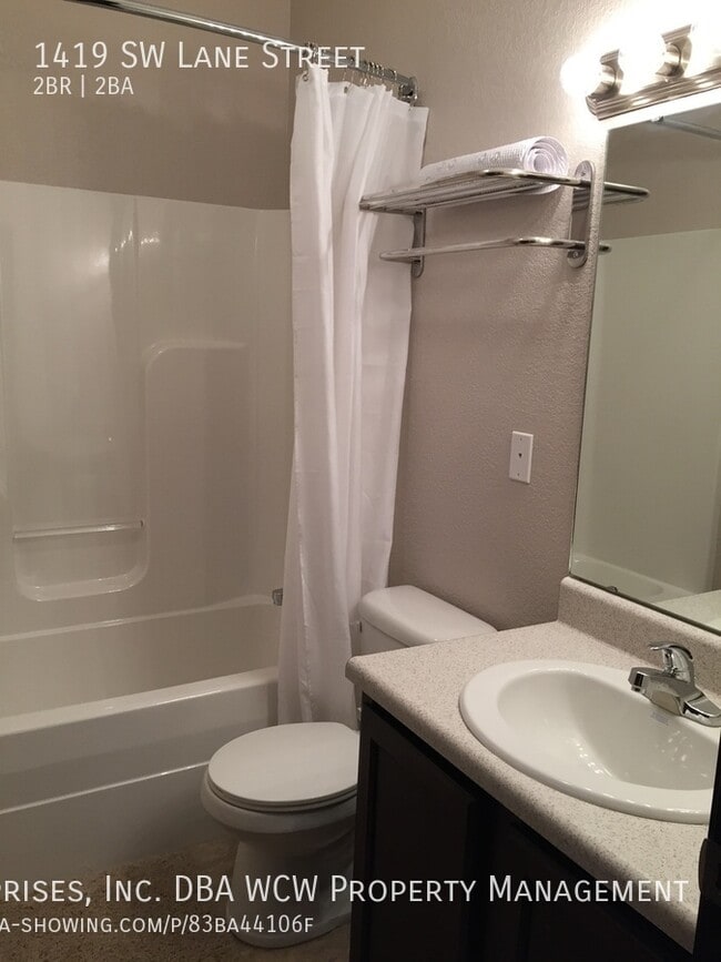 Building Photo - 1419 SW Lane St