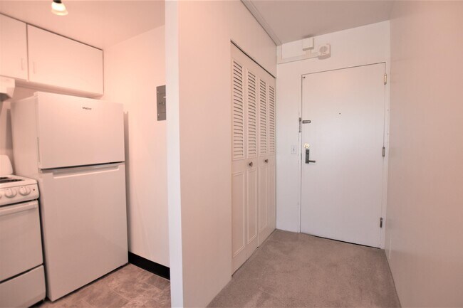 Building Photo - 555 E William St