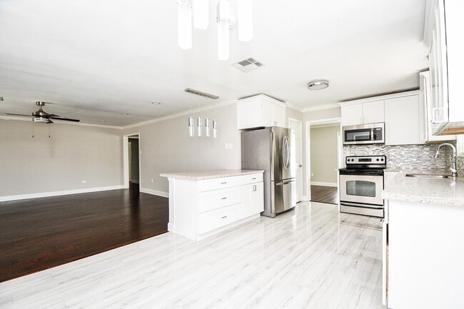 Building Photo - 4310 Woodvalley Dr