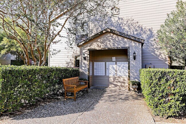 Building Photo - 1201 McDuffie St