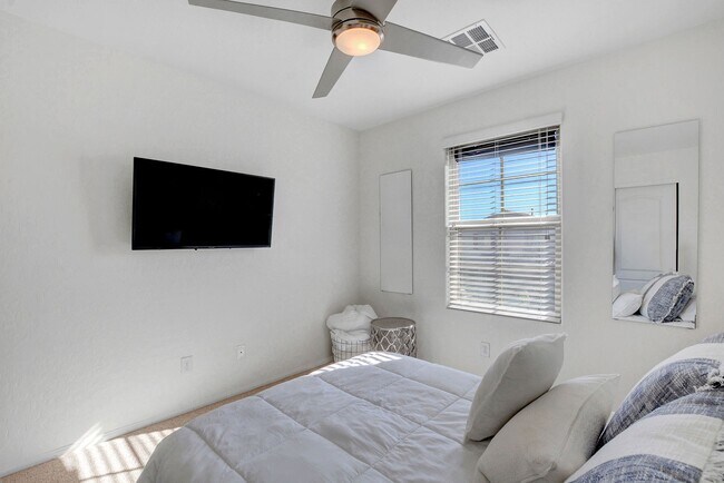 Building Photo - WONDERFUL 3 BEDROOM HOME IN THE SOUTHWEST!