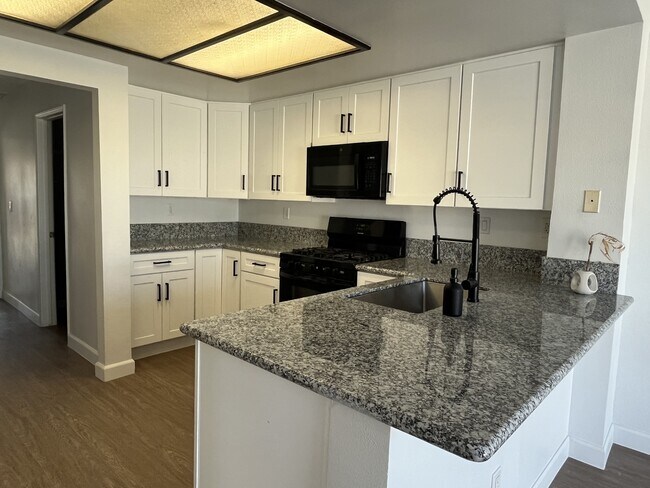 Building Photo - 1460 Elegante Ct