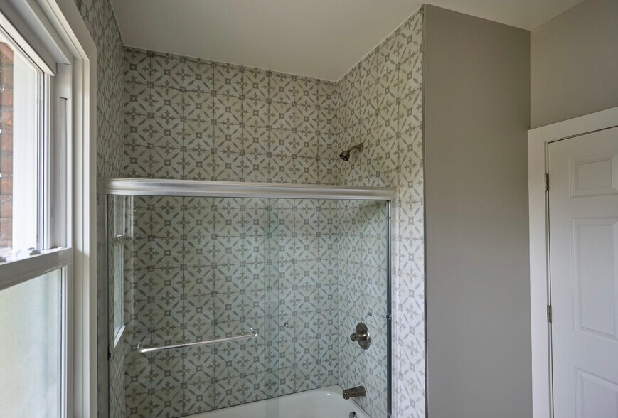 Bathroom - 644 Marston St