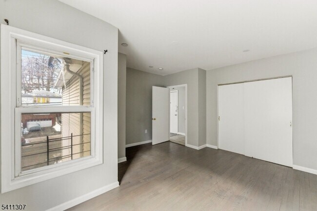 Building Photo - 467 Summer Ave