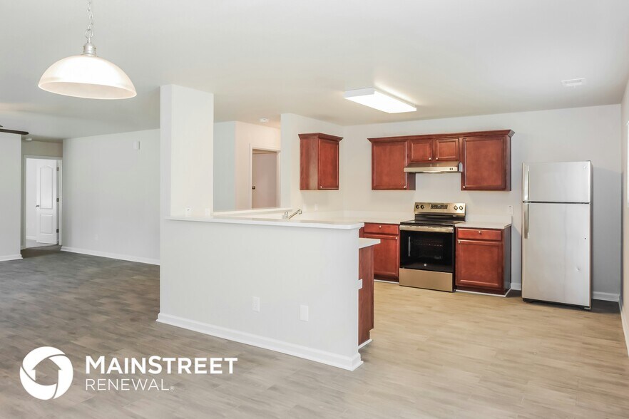 Building Photo - 30037 Westfield Dr